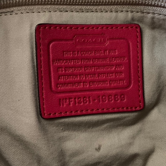 Pre-owned✨ Coach Legacy Leather Duffle Coral Pink - Picture 6 of 8